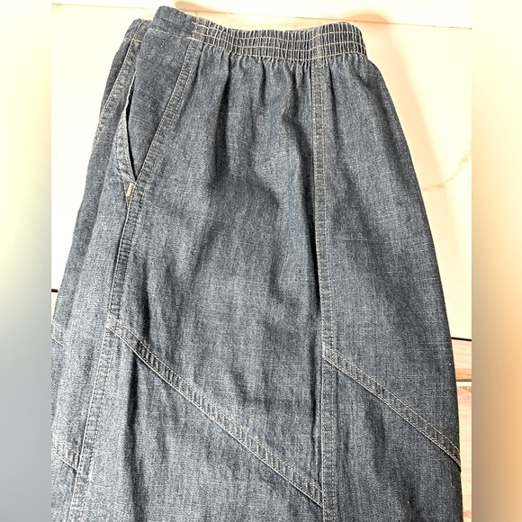 Koret vintage denim skirt with fun diagonal detail and elastic waistband in back - Picture 2 of 2